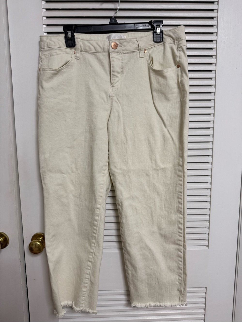 Levi's 1822 Women’s Cream High-Rise Straight Jeans